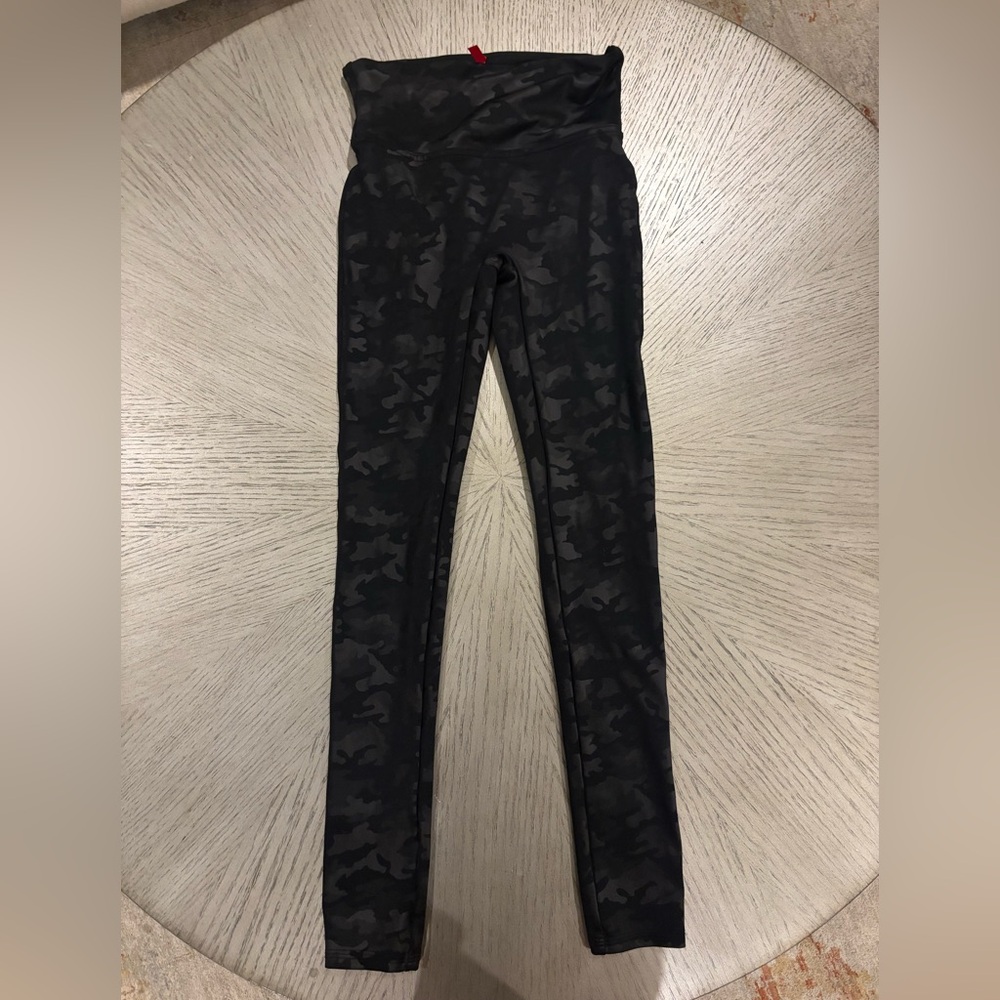 SPANX Women’s Black Camouflage Leggings